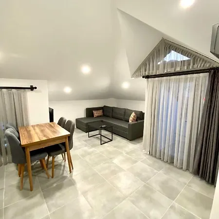 Canal Apartment *