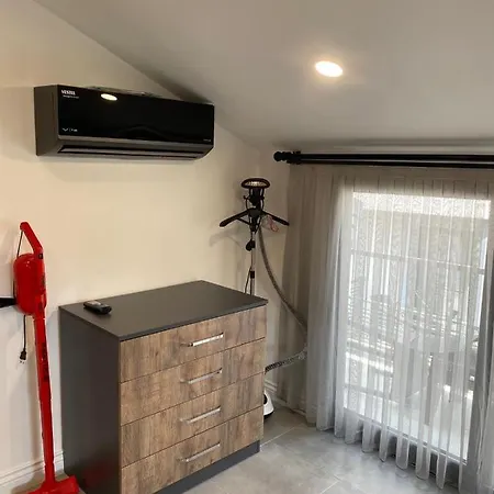 Canal Apartment *