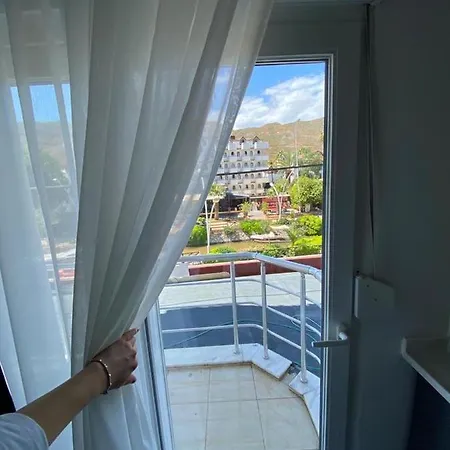 Canal Apartment *